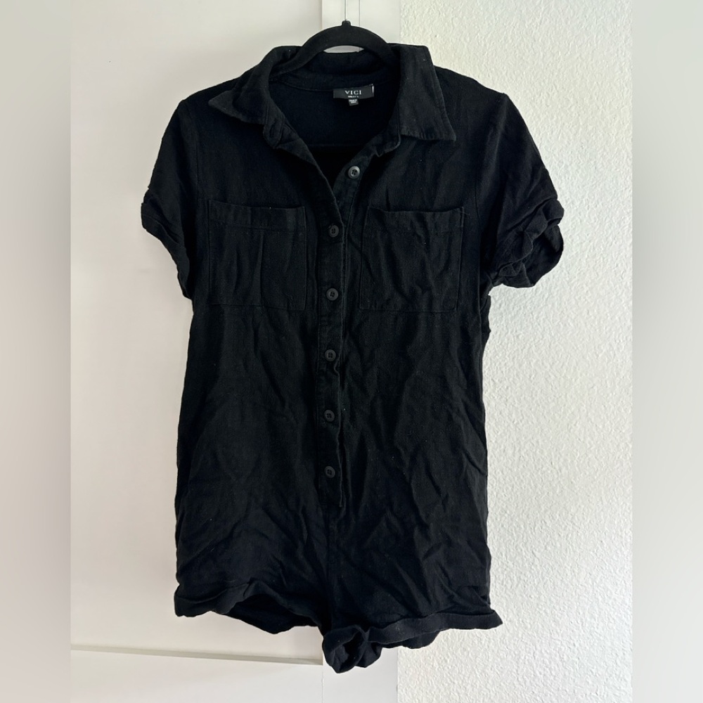 VICI Black Buttoned Short Sleeve Romper with Pockets size Small